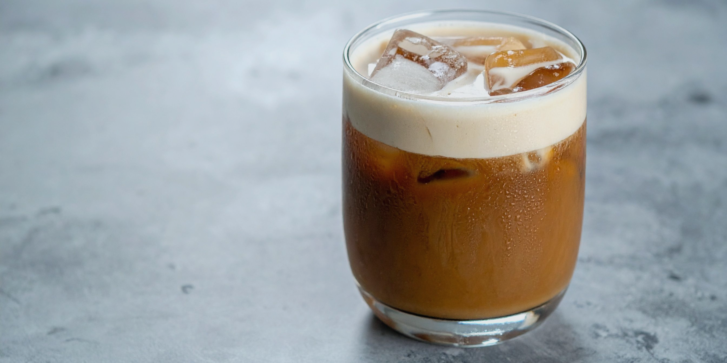 cold brew s vanilkovou pěnou