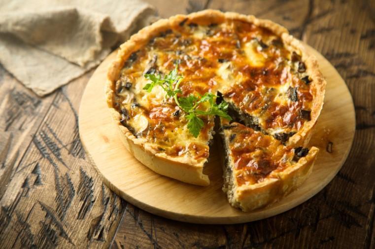 Rychlá a nenáročná večeře? Zkuste tento recept na slaný houbový koláč