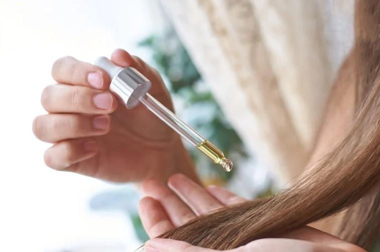 Jak dát ricinový olej do vlasů?