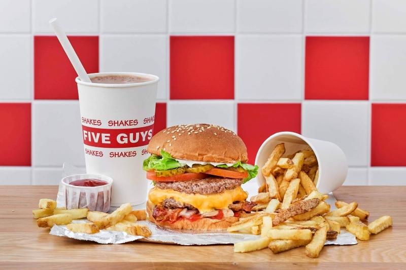 Burgery od Five Guys již brzy i v České republice