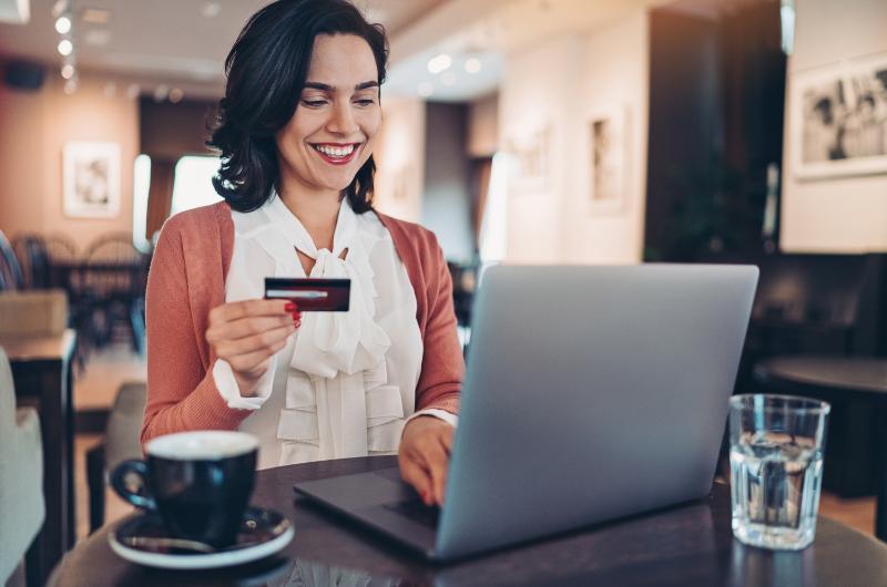 Propad českého e-commerce trhu pokračuje. Vánoční nákupy nezvrátily propad, tržby dosáhly 185 miliard