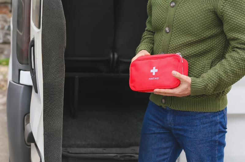 Máte doma prošlou autolékárničku? Zjistěte, jak ji správně vyřadit 