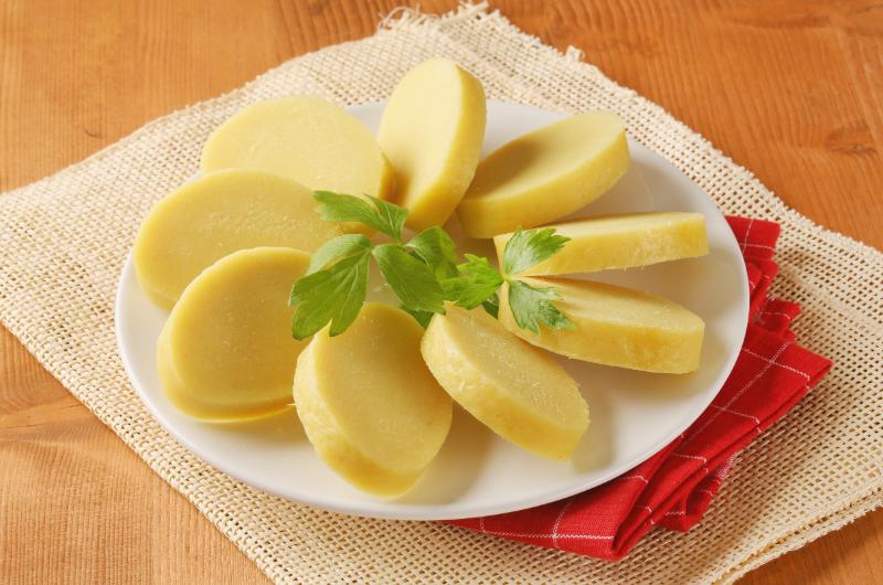 Víte, odkud pochází bramborový knedlík? Stejně jako houskový, z války