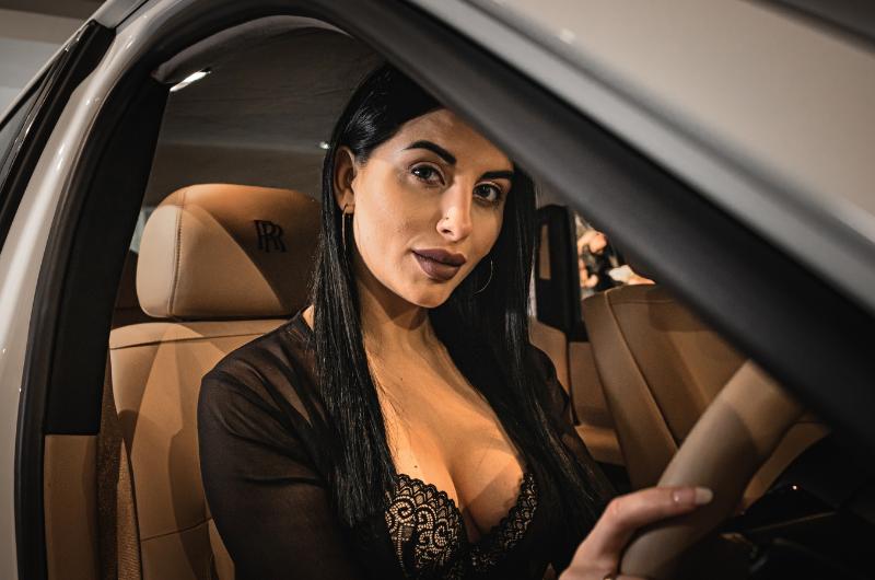 MILF: Od tabu k fenoménu – jak vznikl termín a proč nás stále fascinuje?