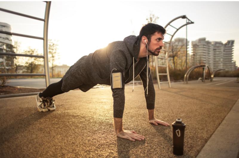 Síla kliků: Nejlepší cvik pro zdraví, kondici a štěstí – a 8 triků, jak ho zvládnout