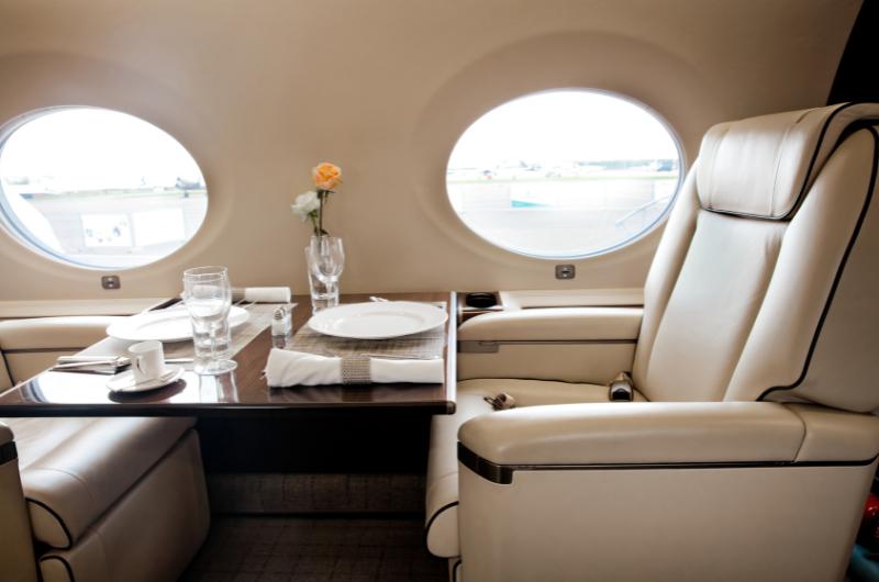 Business class za cenu economy? 7 triků, jak letět luxusně a levněji
