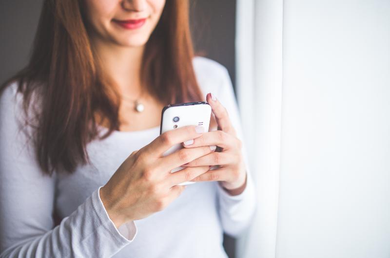 Stačí vypnout internet v mobilu. Váš mozek bude podle vědců o 10 let mladší