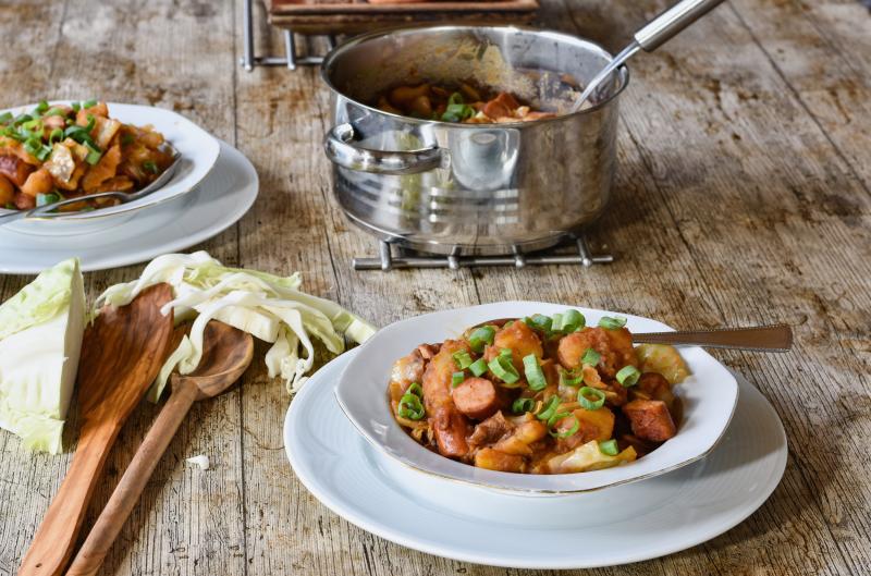 Buřtguláš z jednoho hrnce: Nejrychlejší recept, který zasytí celou rodinu za pár korun