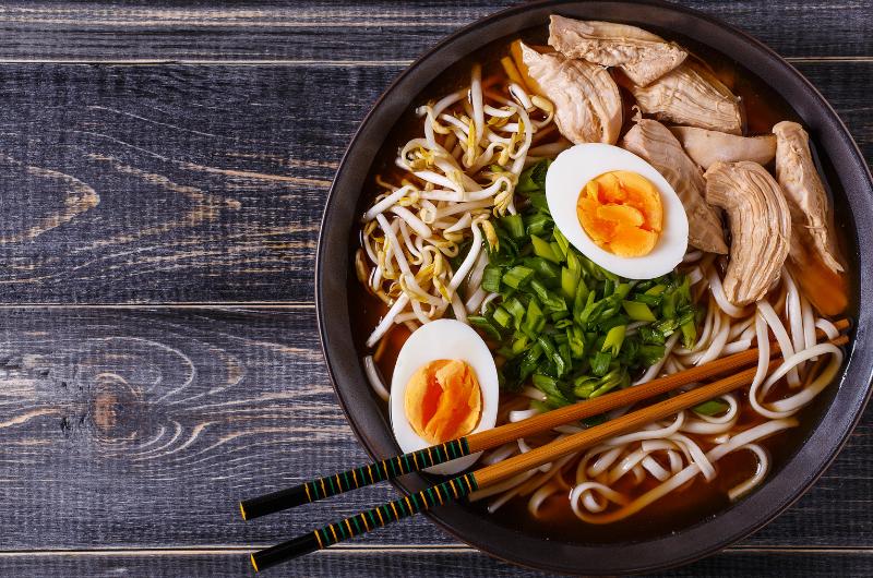 Ramen s kuřecím masem: Rychlá večeře plná chuti jako z japonské restaurace