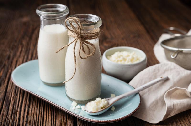 Kefír každý den? Zjistěte, kolik ho tělu prospívá a kdy si dát pozor