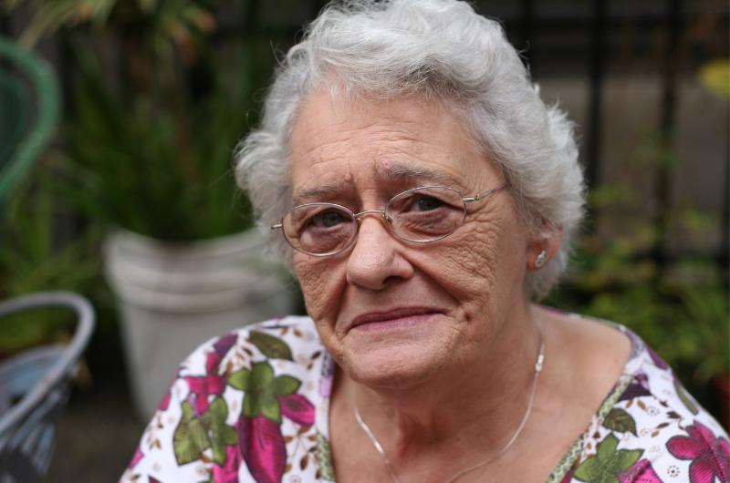 Seniorka uvízla ve výtahu během výpadku proudu. Zachoval se duchapřítomný soused