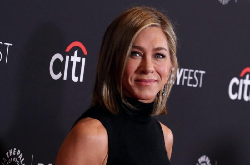 Účesy po padesátce: Vrstvený střih Jennifer Aniston omladí a dodá objem