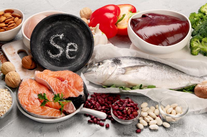 Selen po čtyřicítce: Proč je tento minerál pro ženy v tomto věku naprosto klíčový?