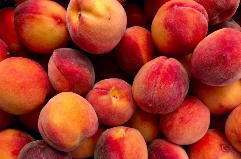 Které ovoce je zdravější – broskev nebo meruňka? Jeden důležitý vitamín rozhoduje