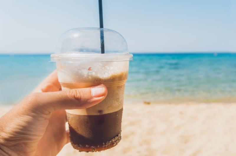 Letní kávové trendy 2025: „Když se espresso potká s mangem, kurkumou a tiramisu“