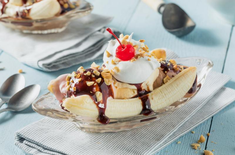 Banana split: Rychlý recept na sladký banánový pohár s čokoládou