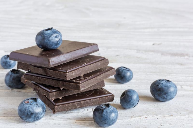 Sladká svačinka pro školáky: Recept na borůvky v čokoládě