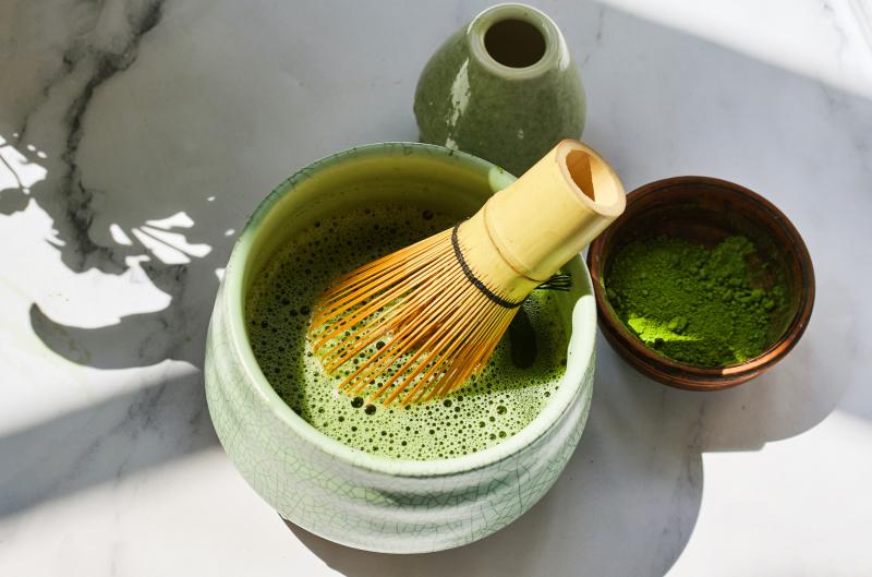 Matcha není jen elixír krásy. Jak může ovlivnit vaše vlasy a hormony?