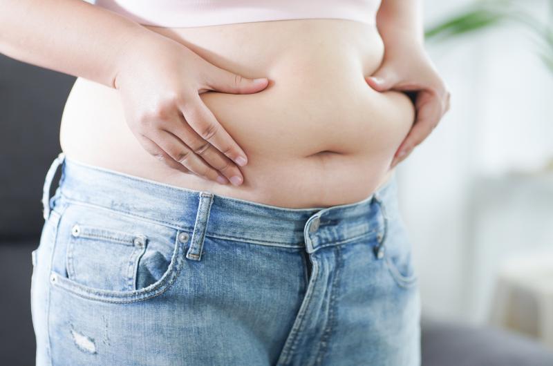 Odborníci varují: Tyto běžné potraviny vám „nafukují“ pas – a vůbec o tom nevíte