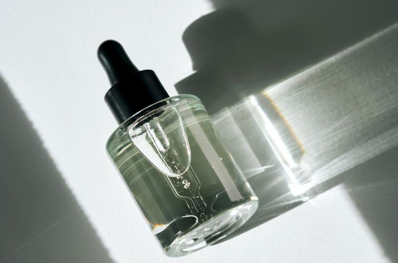 Jak vrstvit peptidy, aby pleť působila mladší, pevnější a zářivější