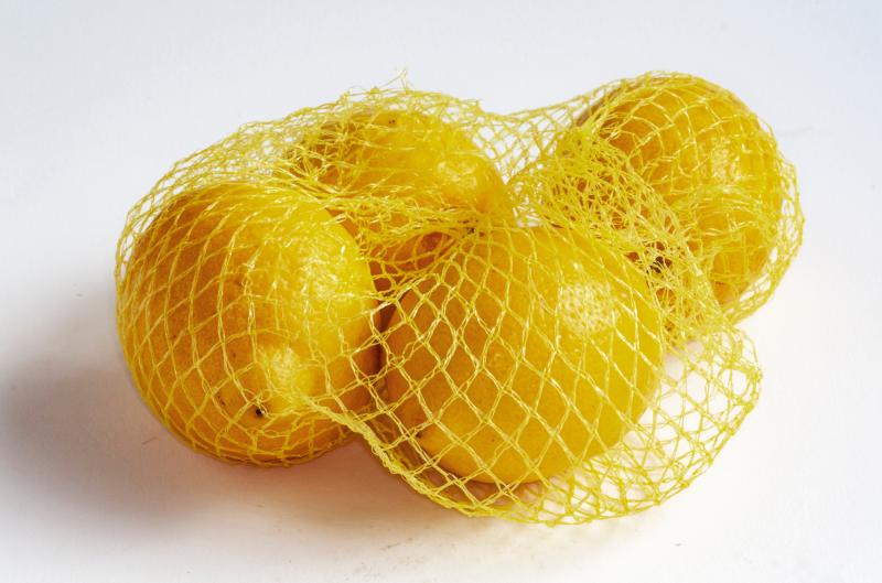 Citrusy v síťce a maso pod červeným světlem: Klam, který funguje dokonale