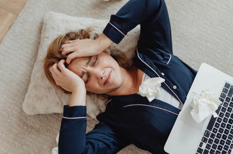 Tajemný strach ovládá mladé. Proč se bojí chudoby, i když peníze mají? Odpověď vás překvapí