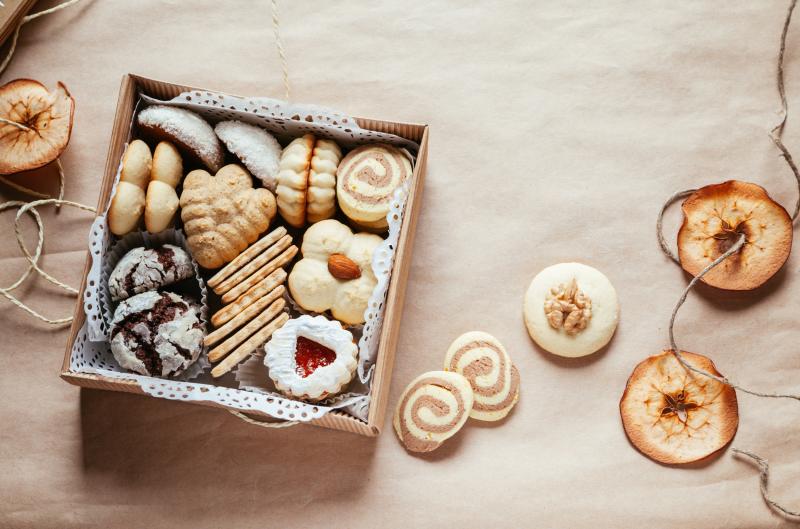 Cukroví tvrdne, měkne nebo vlhne? Pravděpodobně ho dáváte do špatné krabičky