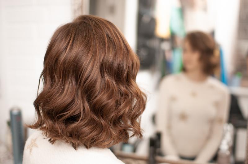 Tento střih vám může ubrat i deset let. Kadeřníci prozrazují, čemu se ženy nejčastěji vyhýbají – a přitom by neměly