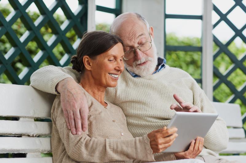 Od ledna si senioři výrazně polepší. Nové částky důchodů překvapí i ty, kteří čekali minimum