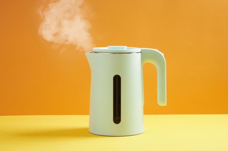 Konvice jako ráj pro mikroby: Co se děje, když vodu ohřejete dvakrát?