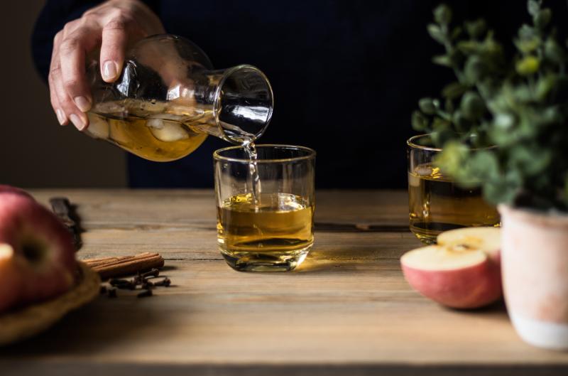 Co se stane s játry, když pijete jablečný ocet? Pravda o detoxu, které se moc neříká