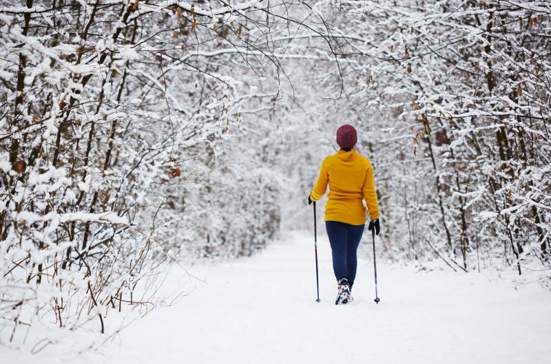 5 každodenních cviků chůze, které po padesátce zpevní střed těla lépe než posilování břicha