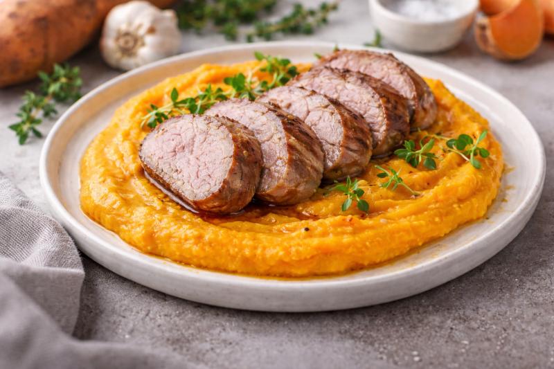 Vepřová panenka s batátovým pyré: Luxusní večeře, kterou zvládne každý