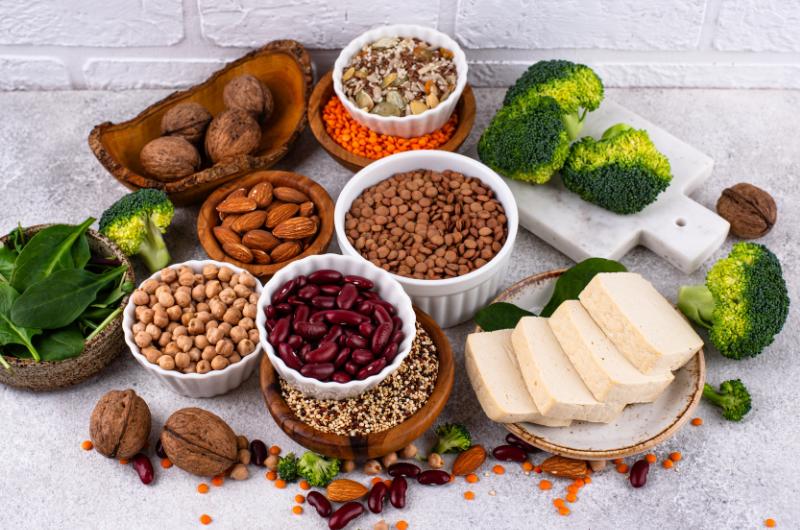 7 příznaků nedostatku bílkovin: Tělo vysílá signály, které většina lidí přehlíží