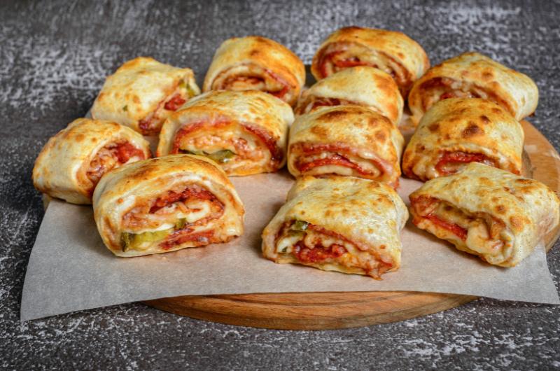 Pizza roláda pobláznila internet. Tento jednoduchý recept zvládnete za 20 minut a chutná jako z pizzerie