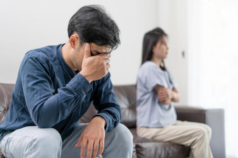 Tři slova, která mohou zastavit hádku dřív, než vás zničí. Psychologové mluví o „mentálním štítu“