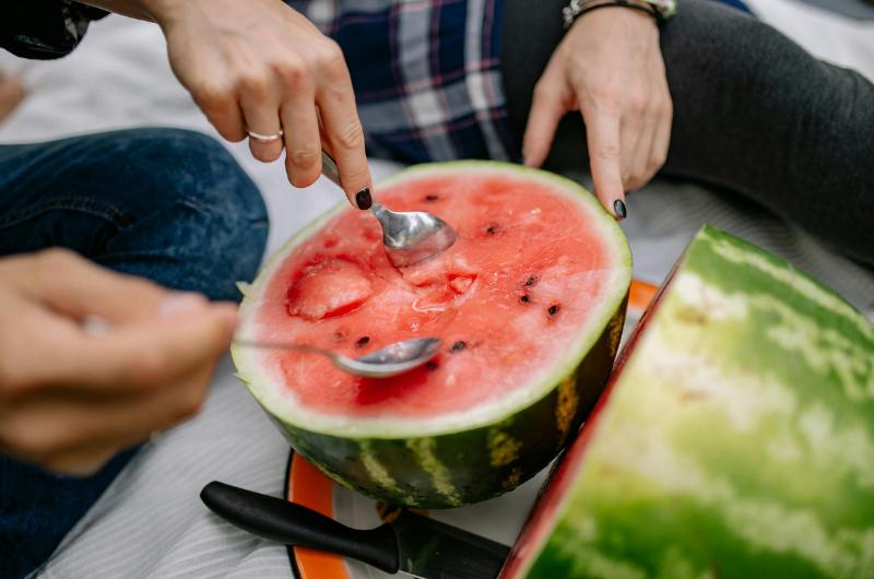Když udeří vedra, tohle ovoce je sázka na jistotu. Osvěží i dodá tělu důležité látky