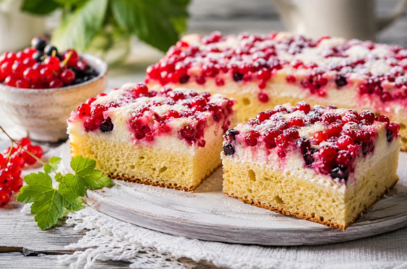 Recept na rybízovou buchtu s tvarohem: Jednoduchý letní moučník, který se povede i začátečníkům