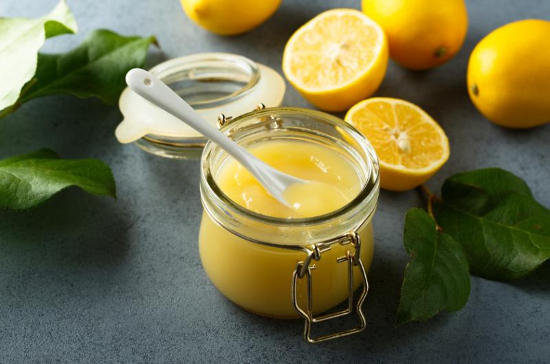 Objevte kouzlo dokonalého Lemon Curdu: Tento nadýchaný citronový krém je nejlepším letním dezertem, který připravíte do 10 minut