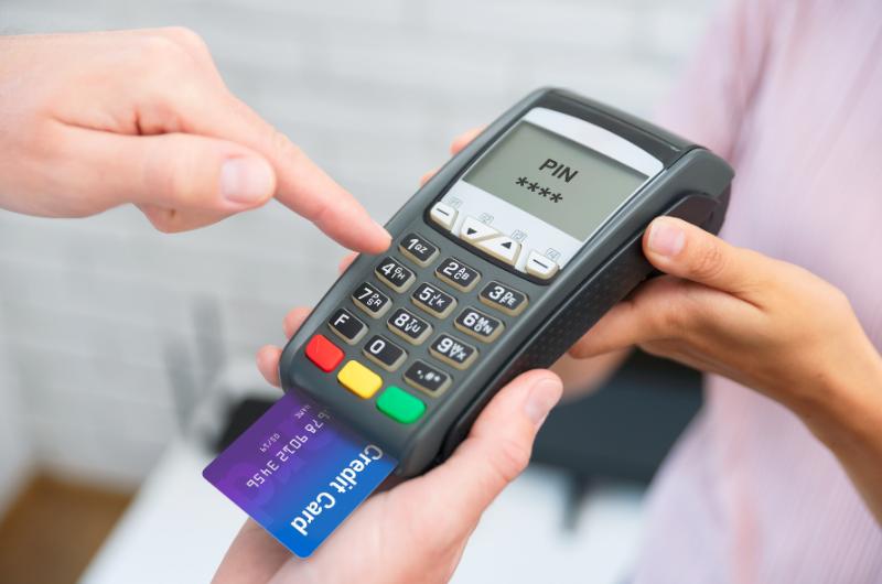 Toto u terminálu přehlédnete snadno. Seniorku chyba vyšla na desítky tisíc korun