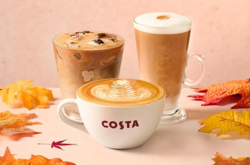 Podzim v Costa Coffee přináší novinku. Flat White dostal příchuť čokoládových sušenek