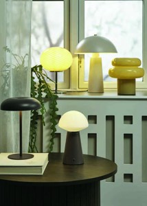 4) Lampa na baterie LIAM