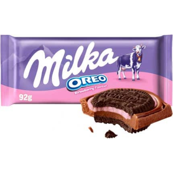 Milka Čokoláda Oreo s kousky kakaových sušenek v mléčné čokoládě s jahodovou příchutí