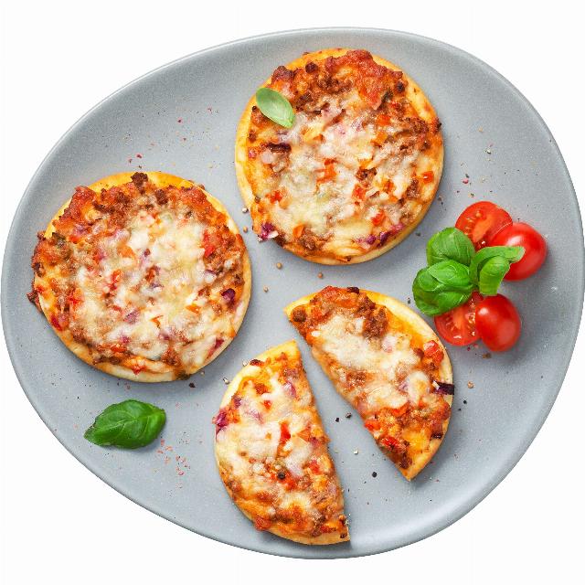 Mini pizza s hovězím masem se sýry, rajčaty, cibulí, okurkami