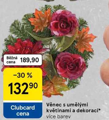 Věnec s umělými květinami a dekorací, více barev 