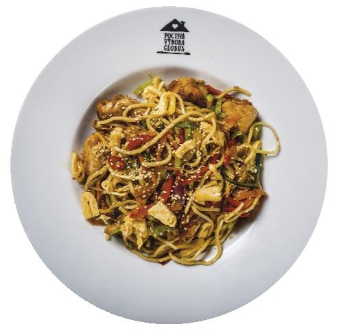 Pad Thai s kuřecím masem a vaječnými nudlemi