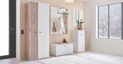 3: Předsíň - šatní lavice